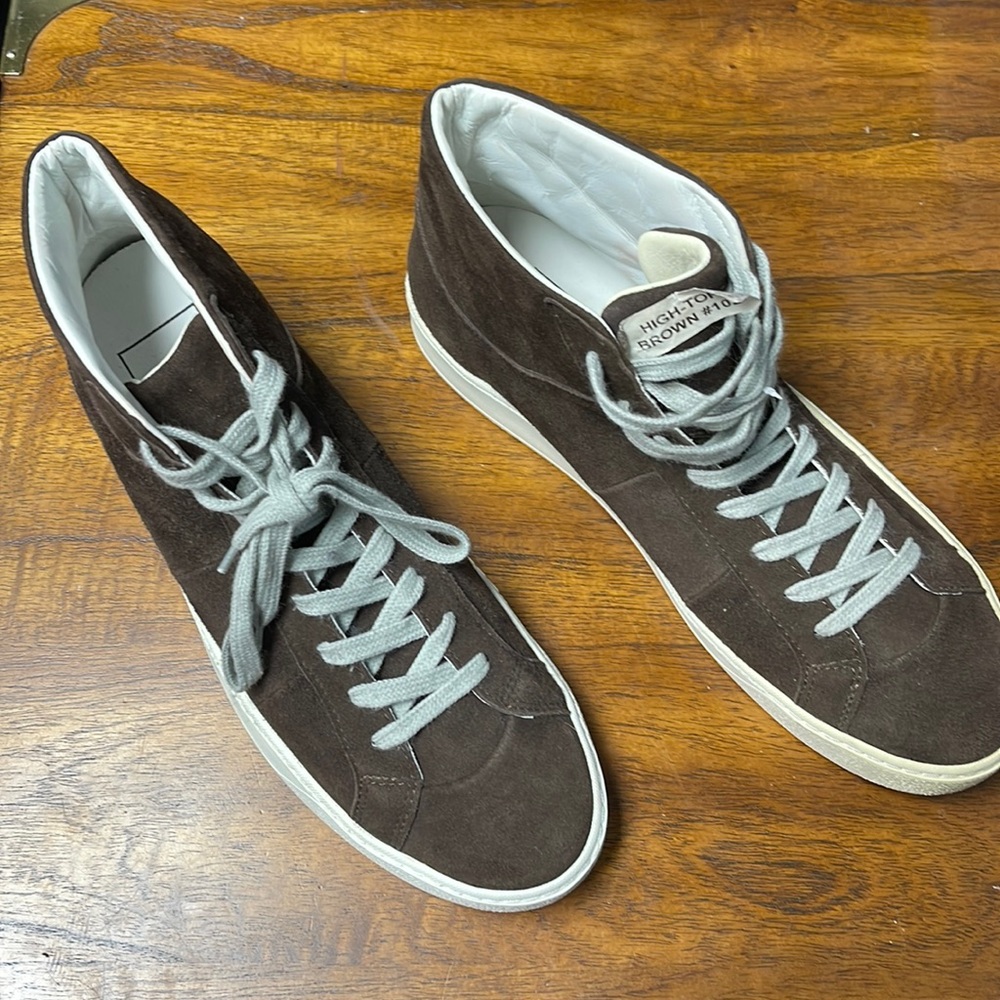 High top sneaker